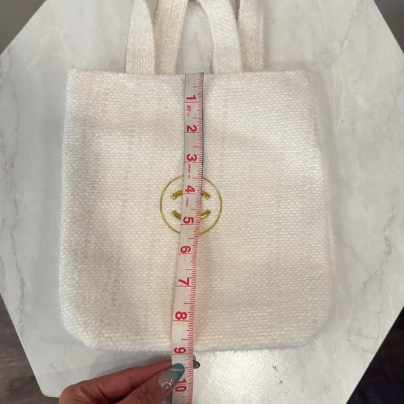 🔥CHANEL White and Gold Beauty Bag🔥 - Picture 5 of 6
